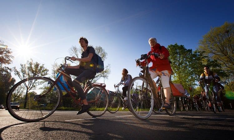 Mensen op de fiets