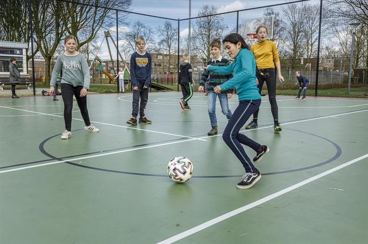 Voetballende kinderen